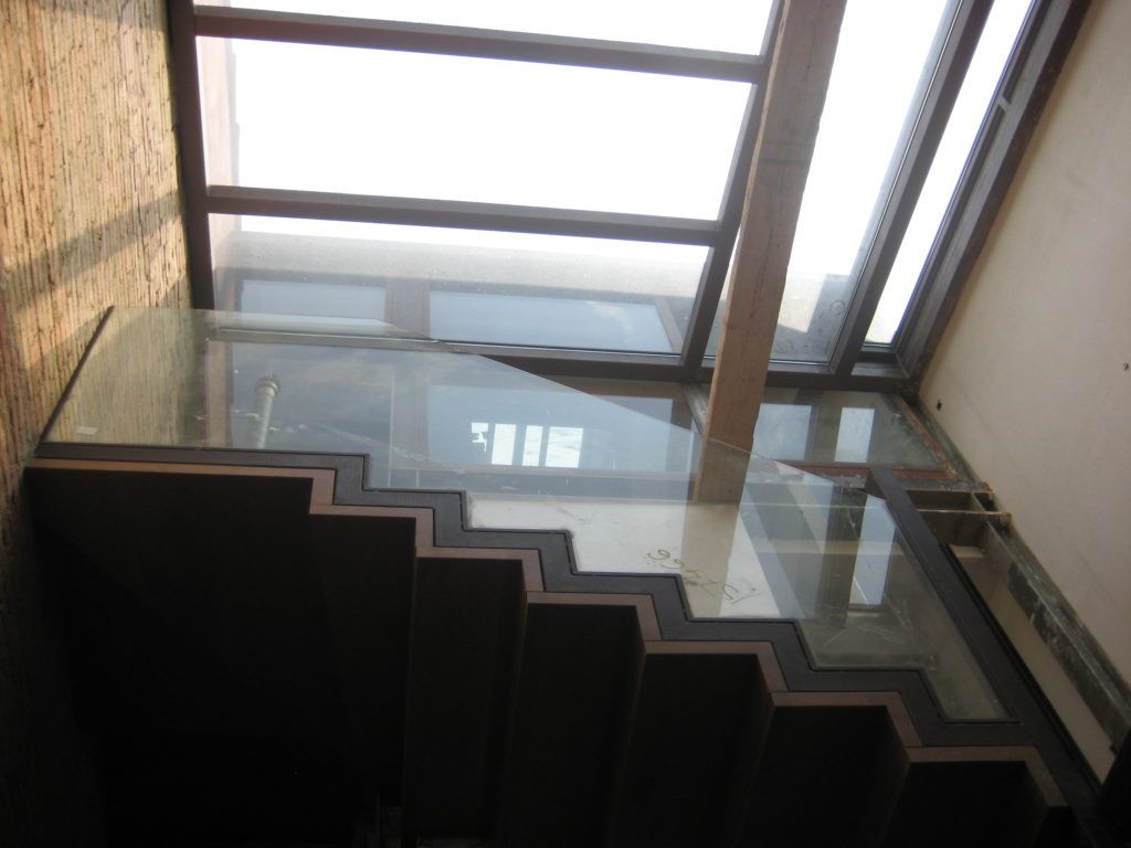 Fabricación de escaleras de cristal en Barcelona.
