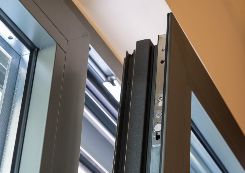 puertas aluminio Bellaterra 2