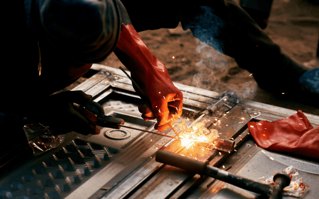 ¿Qué soluciones ofrece la carpintería metálica para modernizar y hacer eficiente todo tipo de epacios? 3 Sistema de carpintería metálica con aislamiento térmico en ventana