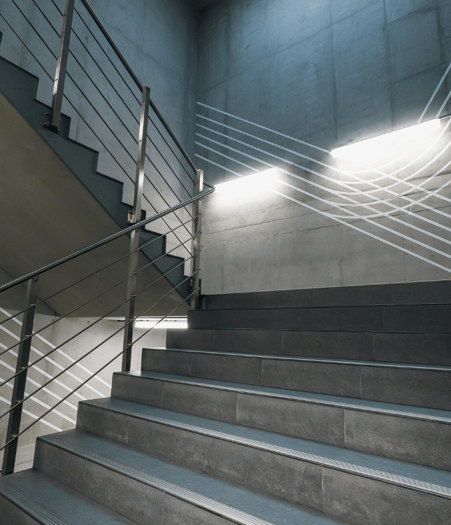 barandillas de aluminio en Terrassa en interior moderno