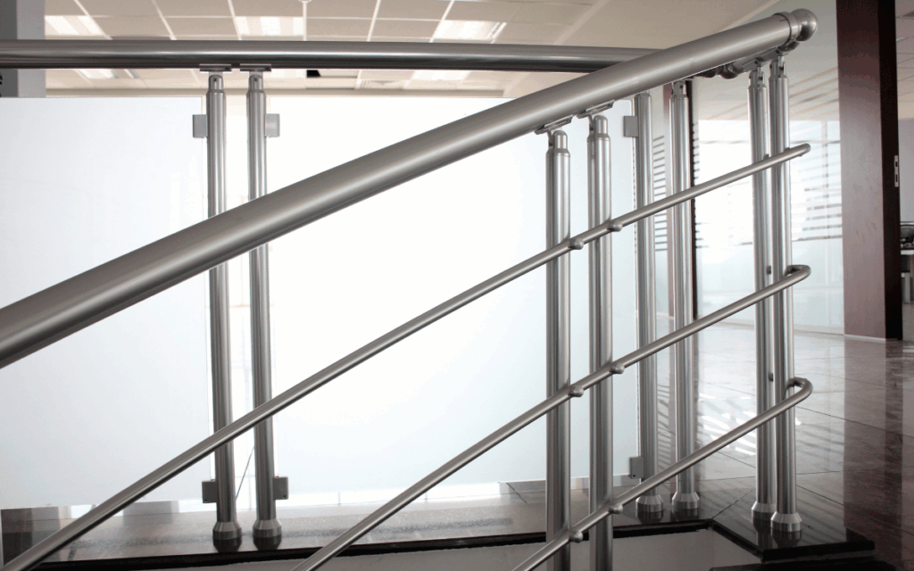 Barandillas de aluminio en Terrassa: seguridad, diseño y durabilidad en cada espacio 2 barandillas de aluminio en Terrassa en oficinas