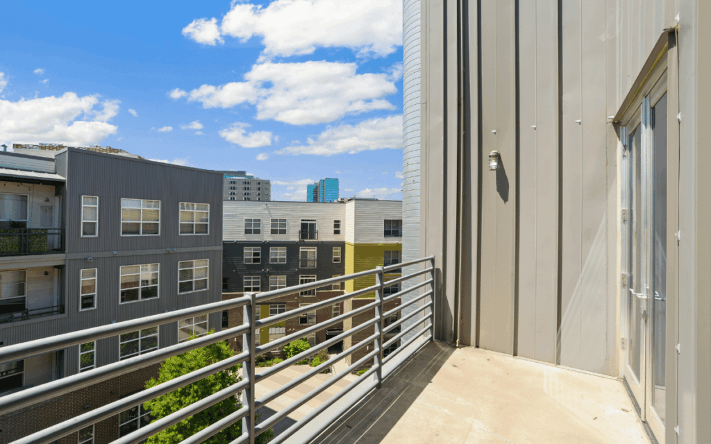 barandilla de aluminio para terraza exterior en vivienda