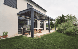 pérgolas bioclimáticas modernas en terraza exterior