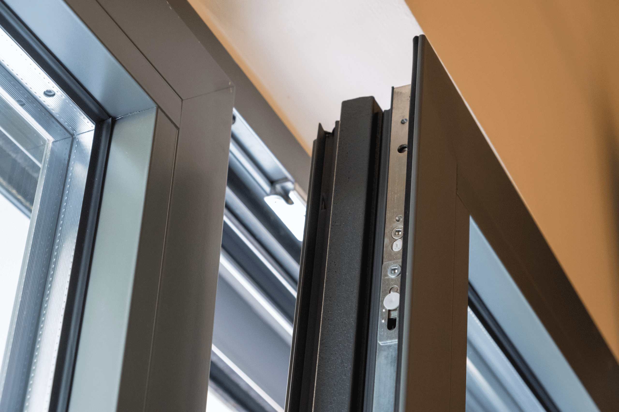 Puertas de aluminio tipos, ventajas y consejos de elección