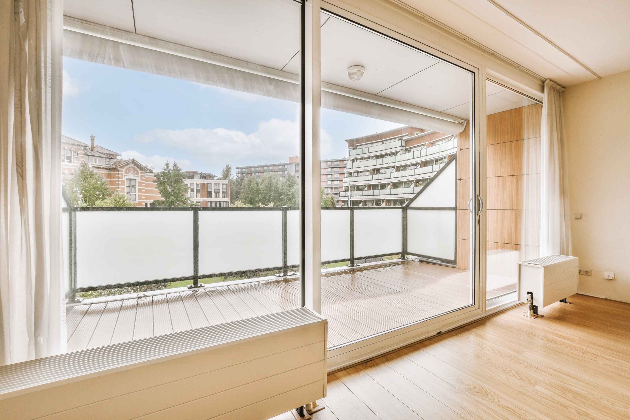 Balconeras de aluminio ventajas, tipos y claves de elección